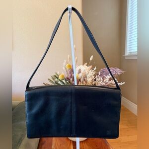 Vintage DKNY Y2K Black Leather Shoulder Bag with Subtle Logo